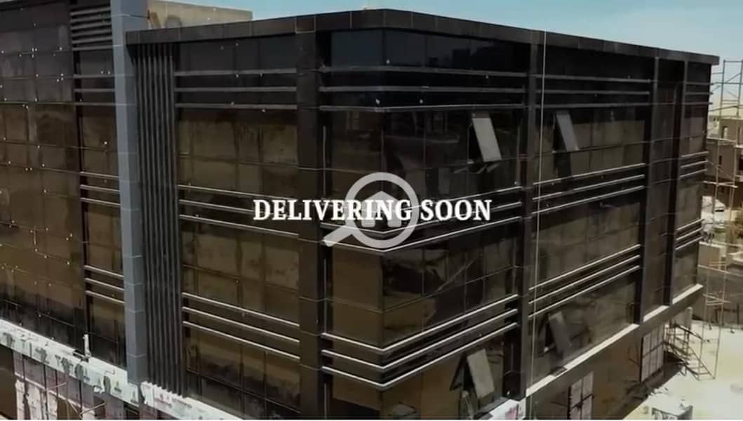 للبيع عيادة استلام فوري متشطبة بالتكييفات في التجمع الخامس بقسط 6سنوات