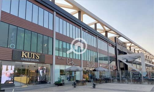 Retail for Sale in New Cairo, Cairo - للبيع محل تجاري في التجمع الخامس امام الجامعة الامريكية بسعر مميز.