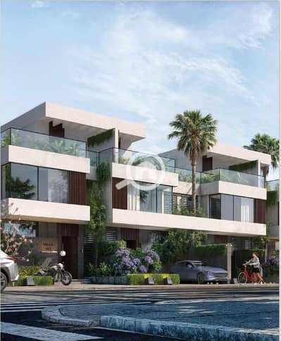 4 Bedroom Townhouse for Sale in New Cairo, Cairo - للبيع فيلا تاون هاوس في التجمع الخامس امام الهايد بارك بمقدم 5%.