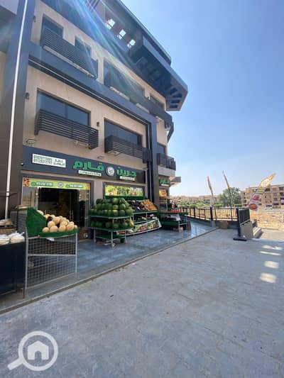 Retail for Sale in Shorouk City, Cairo - للبيع محل متاجر في الشروق امام نادي الشروق وسيتي كلوب بايجار شهري مميز