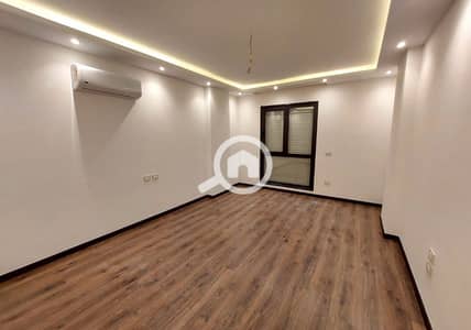 3 Bedroom Flat for Sale in Madinaty, Cairo - للبيع شقة متشطبة بالتكييفات والمطبخ امام مدينتي طلعت مصطفي مباشرة.