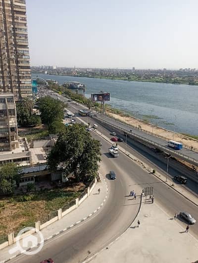 Studio for Sale in Maadi, Cairo - ستديو بفيو علي النيل ناصية في كورنيش المعادي متشطب بالتكييفات والمطبخ