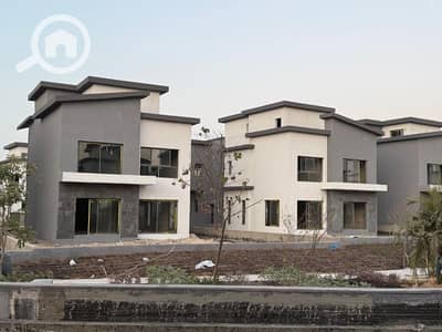 3 Bedroom Townhouse for Sale in New Cairo, Cairo - تاون هاوس للبيع استلام ٦شهور علي طريق السويس مباشرة