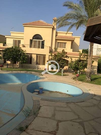 فیلا 5 غرف نوم للبيع في 6 أكتوبر، الجيزة - للبيع فيلا مستقلة منطقة القصور كمبوند رويال هيلز الحي المتميز أكتوبر