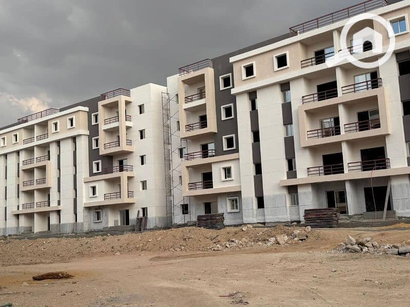 شقة للبيع امام المطار بجوار نادي وادي دجلة شيرتون بخصم٣٠٪و قسط٥٠شهر