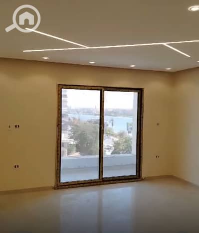 1 Bedroom Flat for Sale in Maadi, Cairo - علي كورنيش النيل المعادي استوديو للبيع تشطيب فندقي بالتكيف استلام فوري