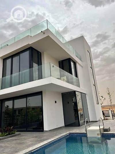 4 Bedroom Townhouse for Sale in Sheikh Zayed, Giza - فيلا للبيع في الشيخ زايد بتقسيط ع9سنين ارضي واول وروف