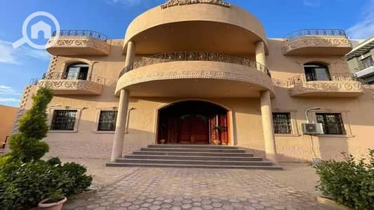 تاون هاوس 4 غرف نوم للبيع في العبور، القاهرة - فيلا كورنر 210متر للبيع في جولف سيتي العبور كمبوند فيلات فقط