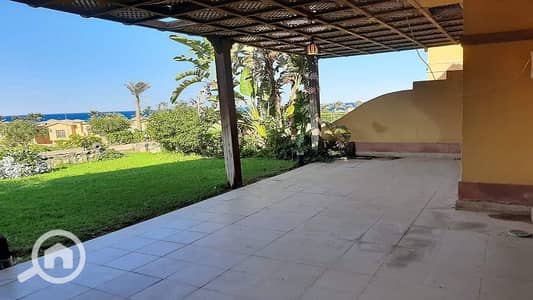3 Bedroom Chalet for Sale in Ain Sukhna, Suez - Garden ground chalet for sale with sea view and pool in La Vista Topaz