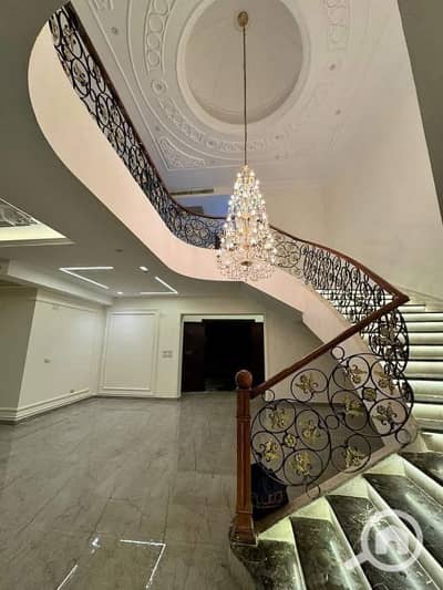 5 Bedroom Townhouse for Sale in Obour City, Cairo - اخر فيلا ف الكمبوند بسعرلقطه ف جولف سيتي استلم فورا بالتقسيط علي 5سنين