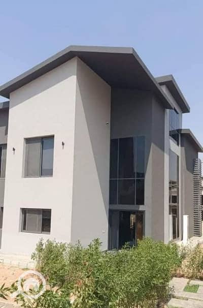 3 Bedroom Townhouse for Sale in New Cairo, Cairo - فيلا كورنر استلام فوري جاهزة للبيع أمام مدينة الرحاب