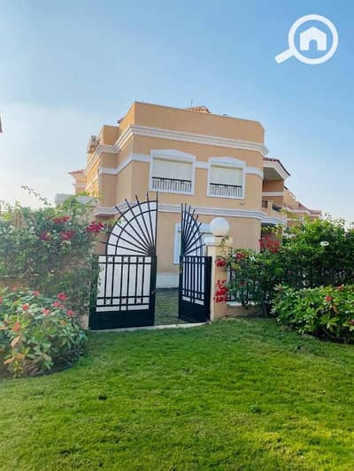 4 Bedroom Twin House for Sale in Shorouk City, Cairo - I am selling a twin house villa, fully delivered and ready on Suez Road in front of Madinaty