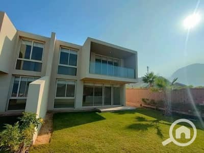 3 Bedroom Townhouse for Sale in Ain Sukhna, Suez - عندي فيلا للبيع متشطبة علي اعلي مستوي في المونت جلالة علي البحر مباشرة
