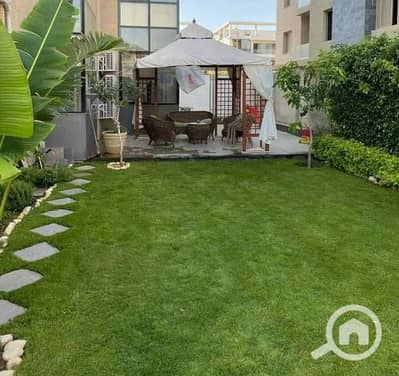 2 Bedroom Apartment for Sale in New Cairo, Cairo - ببيع شقة ارضي بجاردن علي الجولف في قلب التجمع الخامس خلف هايد بارك