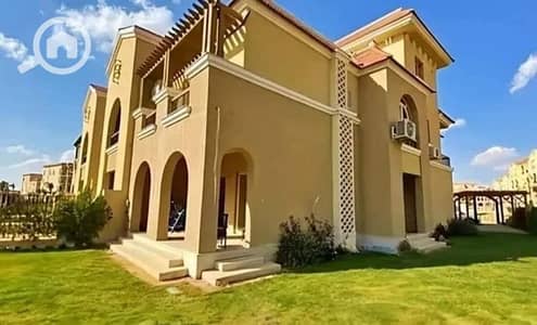 3 Bedroom Townhouse for Sale in Madinaty, Cairo - فيلا كورنر للبيع معاها برايفيت بول علي طريق السويس امام مدينتي مباشرة