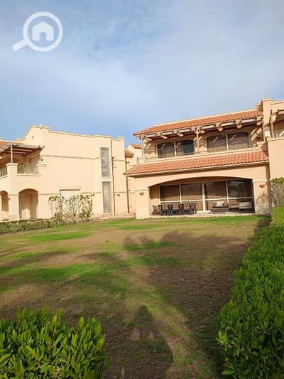 4 Bedroom Townhouse for Sale in Ain Sukhna, Suez - فيلا علي البحر مباشرة مبنيه و جاهزة فوري للبيع في لافيستا السخنه