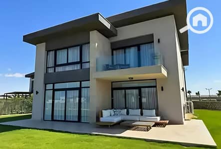 4 Bedroom Townhouse for Sale in New Cairo, Cairo - اخر فيلا فوررري للبيع التجمع الاول امام الرحاب جنب حسن علام Creek town