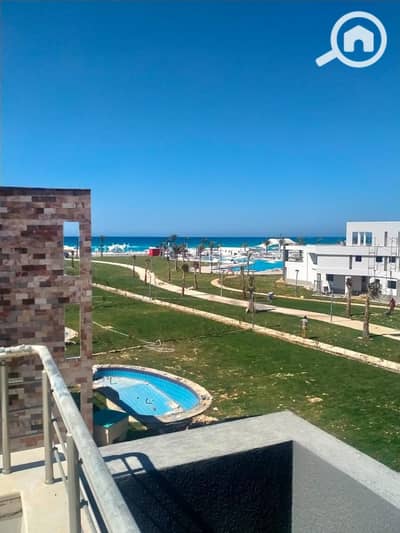 4 Bedroom Townhouse for Sale in North Coast, Matruh - مطلوب مليون كاش في فيلا علي البحر مباشرة مارسلليا بيتش الساحل الشمالي