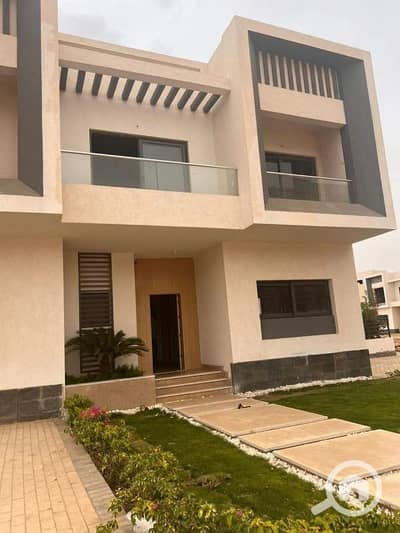 3 Bedroom Townhouse for Sale in Ain Sukhna, Suez - فيلا واخدة كورنر شايفه البحر و علي حمام السباحة للبيع في العين السخنه
