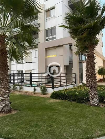 3 Bedroom Flat for Sale in New Cairo, Cairo - شقة ارضي بجاردن للبيع في هايد بارك التجمع الخامس نازل من سعرها للجديه