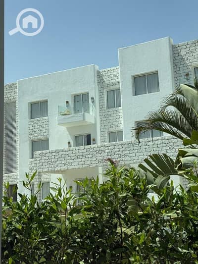 2 Bedroom Chalet for Sale in Ain Sukhna, Suez - شالية متشطب بالتكيفات و المطبخ في ازها العين السخنه علي طريق السويس