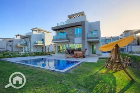 3 Bedroom Chalet for Sale in Ain Sukhna, Suez - عليه شالية متشطب بالتكيفات و الغاز الطبيعي علي طريق السويس علي البحر