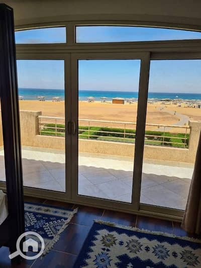3 Bedroom Twin House for Sale in Ain Sukhna, Suez - هبيع فيلا صف اول علي البحر في قرية تلال استلام فوري و جاهزة للفرش