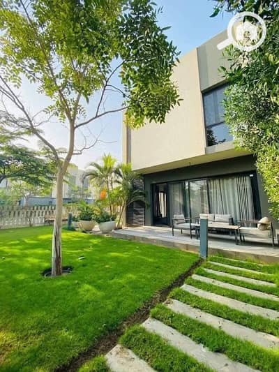 3 Bedroom Townhouse for Sale in Shorouk City, Cairo - فيلا بسعرها القديم وبدون مقدم علي طريق الاسماعيليه بجوار المركز الطبي