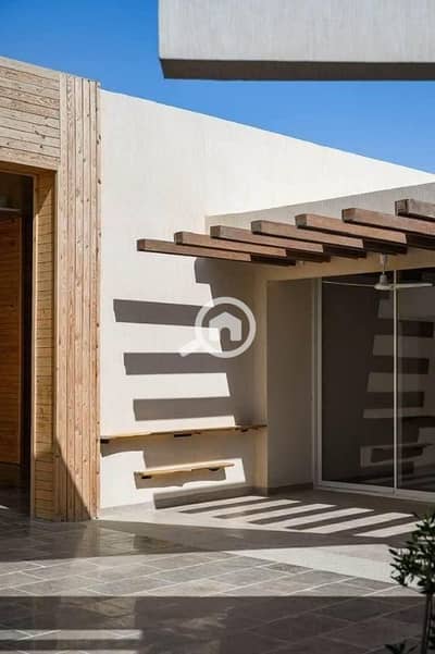 3 Bedroom Townhouse for Sale in North Coast, Matruh - فيلا للبيع متشطبة بالتكيفات والمطبخ والجاردن مزروعه و معاها حمام سباحه