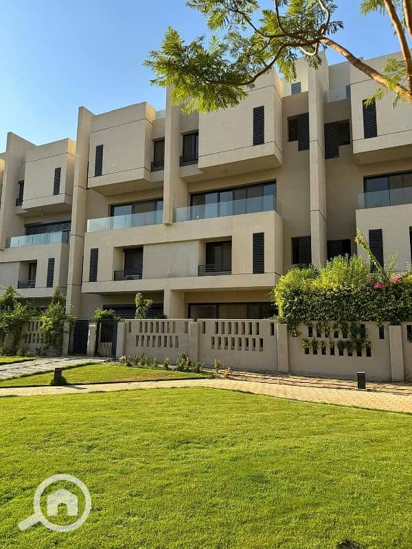 عارضه دوبلكس بجاردن متشطب بالكامل للبيع بجوار المركز الطبي العالمي