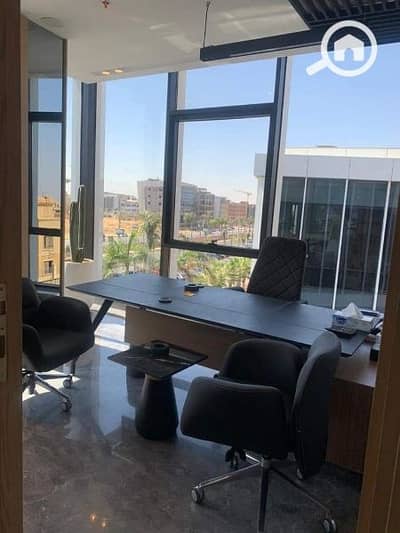 Office for Sale in New Cairo, Cairo - مكتب للبيع من المالك ريسيل متشطب بالتكيفيات جاهز للااستلام في واتر واي