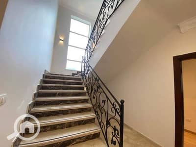 8 Bedroom Villa for Sale in New Cairo, Cairo - فرصه للبيع بالسعر القديم فيلا في التجمع لقطه3ادوار جاهزه الاستلام فورا