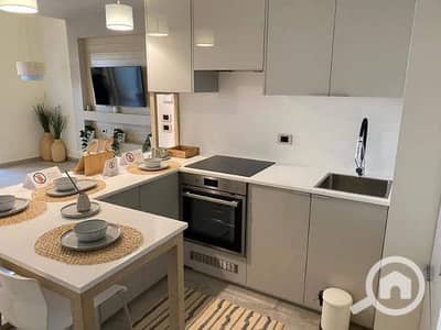 4 Bedroom Villa for Sale in Katameya, Cairo - فيلا استلام فوري صف اول علي البحر متشطبه بالكامل مع المطبخ في Makani