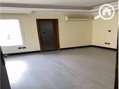 2 Bedroom Apartment for Sale in New Cairo, Cairo - شقه للبيع في zed east متشطبه بالكامل والتكييفات