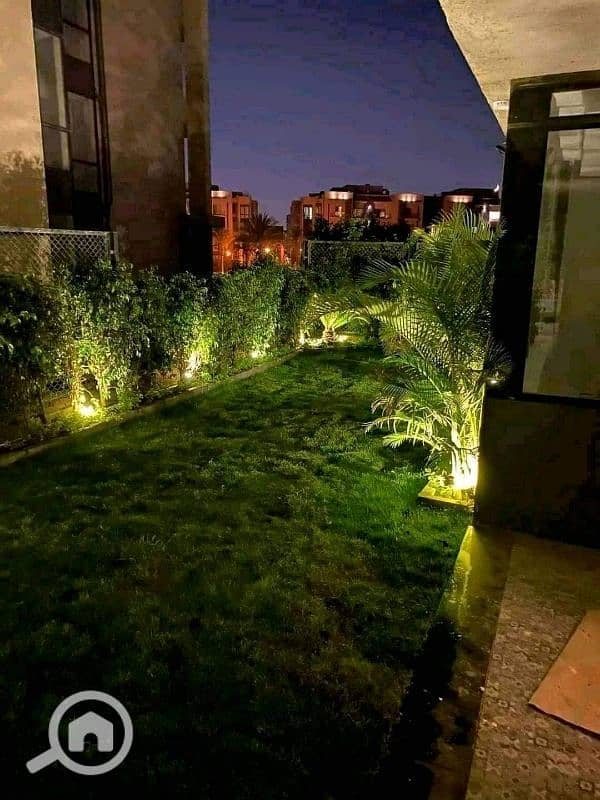 شقه بجاردن في التجمع الخامس داخل كمبوند Taj City بالتقسيط علي 8سنين