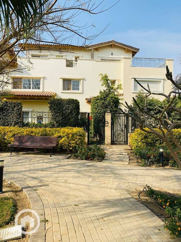 Hyde Park Compound Villas Town Ready for Immediate Delivery and Residence Area 256 square meters