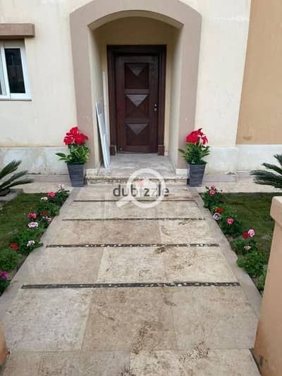 4 Bedroom Townhouse for Sale in New Cairo, Cairo - مطلوب 2مليون400 فيلا للبيع متشطبه في التجمع ع ال90 مباشر بجوار المراسم
