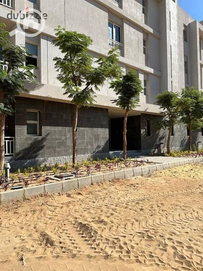 Office for Sale in New Cairo, Cairo - مكتب او عياده للبيع بالتقسيط لوكيشن مميز واعلي traffic مولW signature