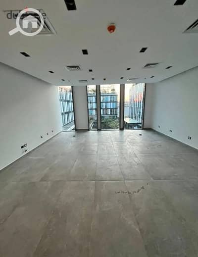 Office for Sale in New Cairo, Cairo - مكتب إداري بسعر لقطه للبيع One ninety في التجمع علي التسعين قسط علي 7س