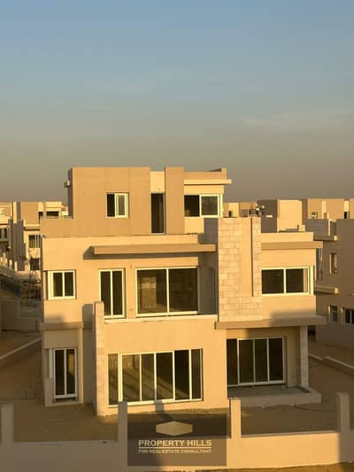 5 Bedroom Townhouse for Sale in 6th of October, Giza - PHOTO-2025-01-16-11-56-58 4. jpg