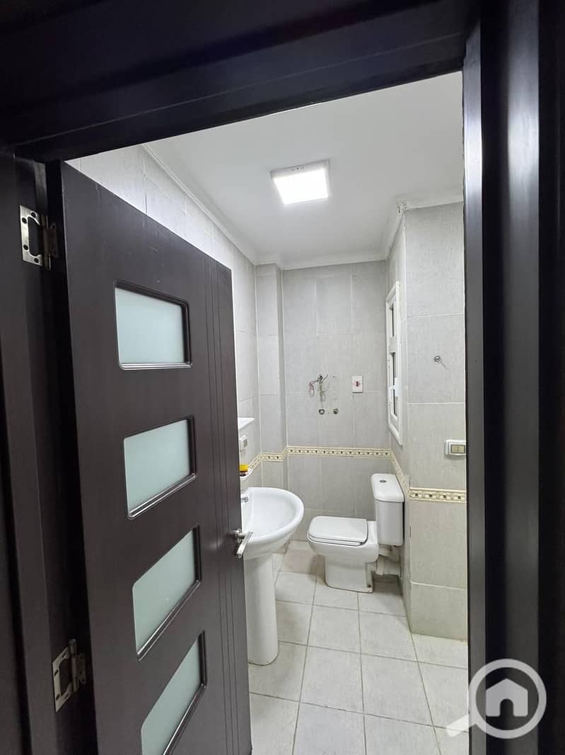 3 8045f0af-65ac-4b33-a122-9026bbe7ec43. jpg