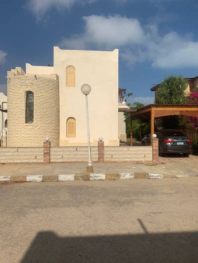 فیلا 3 غرف نوم للايجار في الساحل الشمالي، مطروح - فيلا دور و روف مكيفة بحديقتين بالساحل الشمالي قرية المرجان