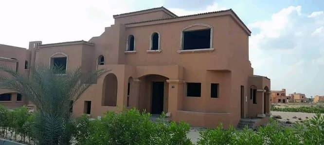 فیلا 5 غرف نوم للبيع في 6 أكتوبر، الجيزة - فيلا للبيع بكمبوند وادي النخيل بطريق مصر اسكندرية الصحراوي
