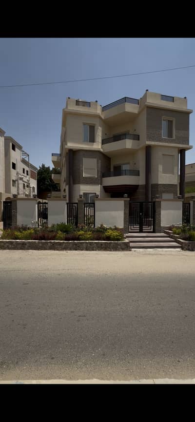 Residential Land for Sale in Shorouk City, Cairo - منزل عائلة للبيع family home