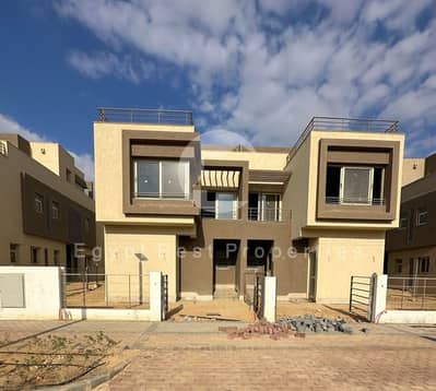 توين هاوس 4 غرف نوم للبيع في القاهرة الجديدة، القاهرة - 995e5987-85aa-4807-8419-726a96693a5e. jpg