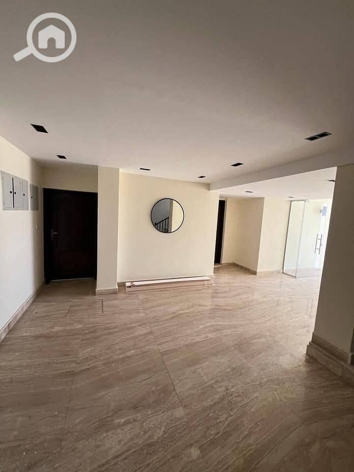 10 ead582bf-a362-4dbb-8180-a494b361aa92. jpg