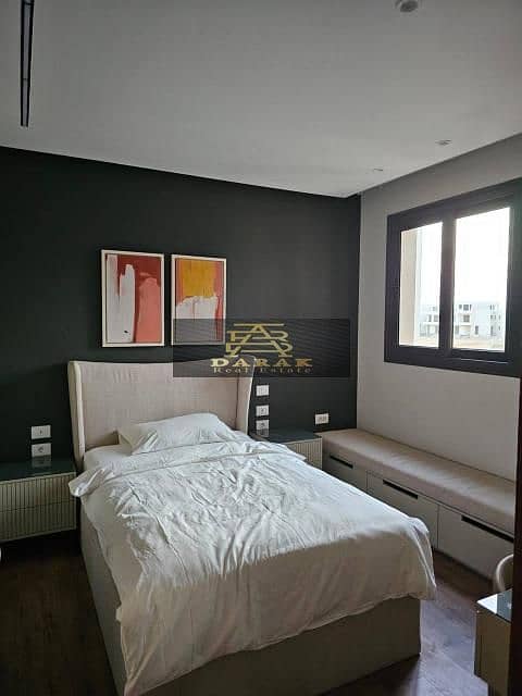 12 b7bcc970-ef86-4bef-8d41-93b867facd42. jpg