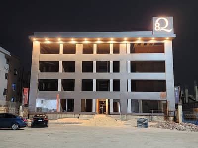 محلات تجارية  للبيع في العبور، القاهرة - محل تجاري - استلام فوري - بجوار Avenu Mall - مول Q8