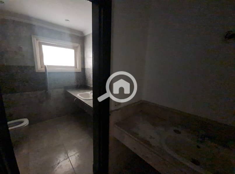 12 4050fe0d-069c-4862-bfde-ac194de32132. jpeg