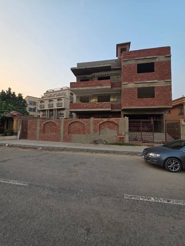 مبنى عقاري في غرب سوميد مبنى عقاري في غرب سوميد